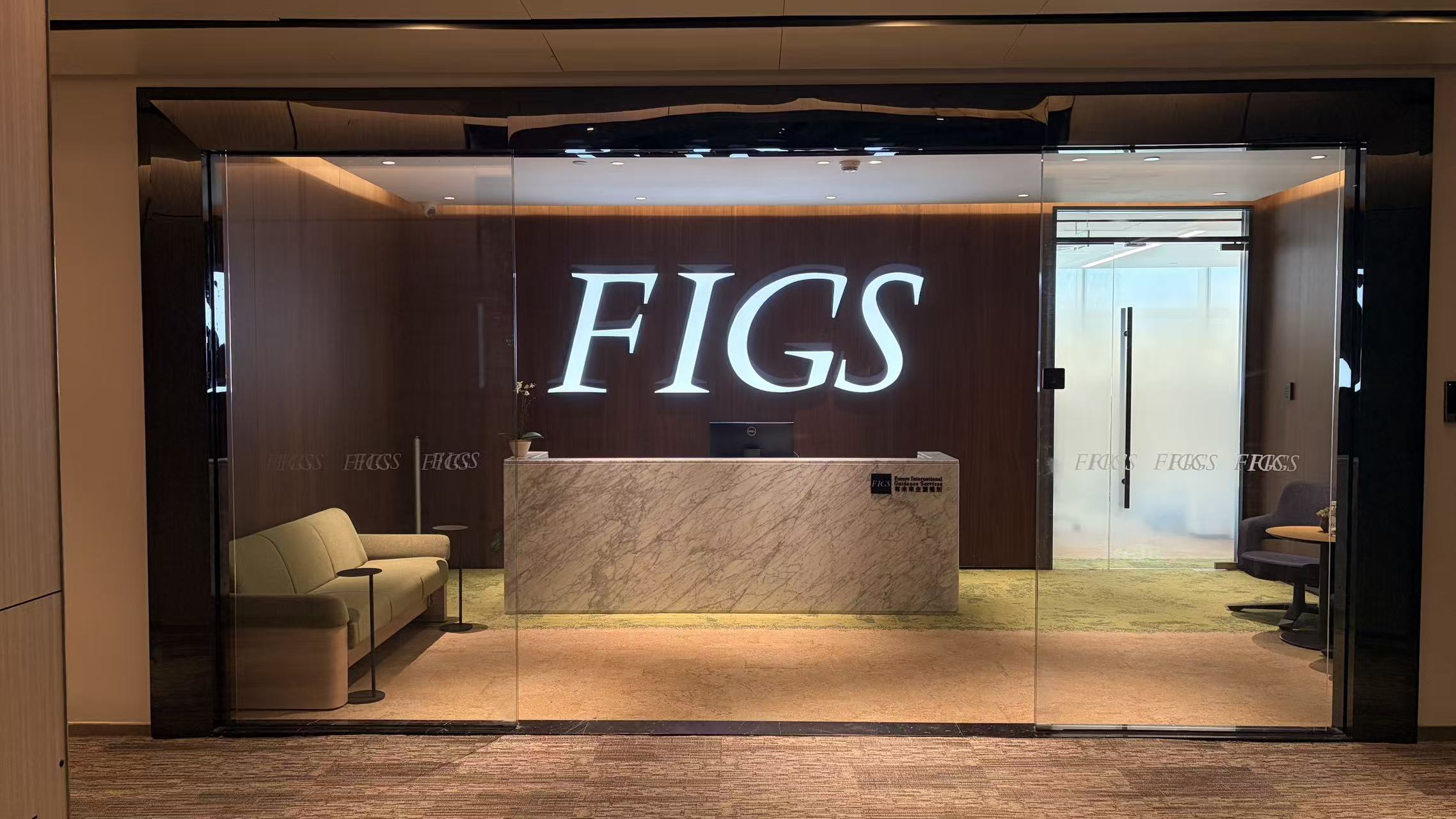 FIGS 深圳办公室前台与品牌 Logo